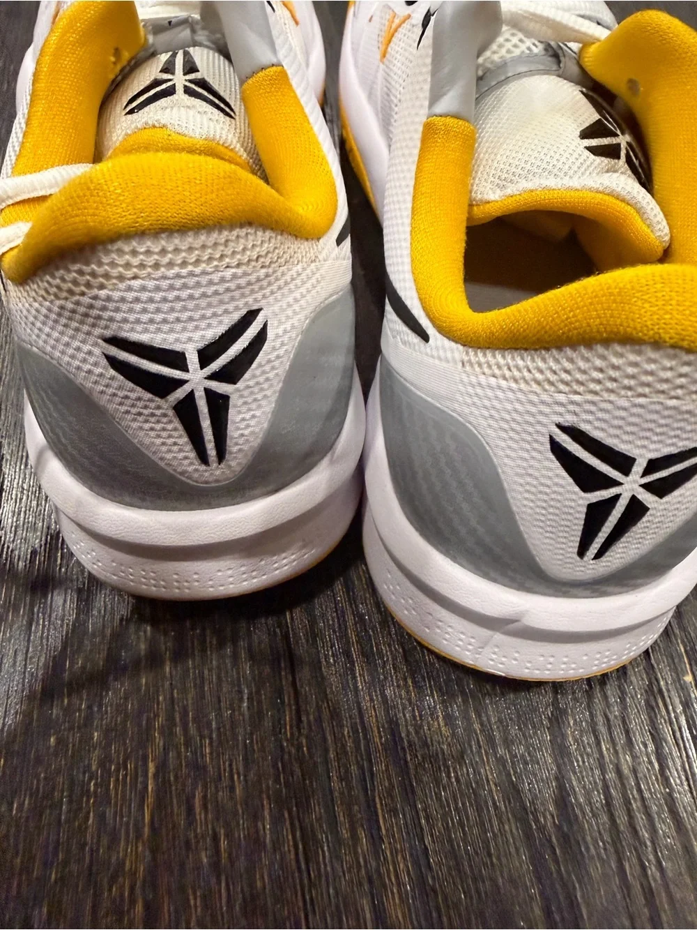 Nike Zoom Kobe Venomenon 4 White University Gold size 8.5